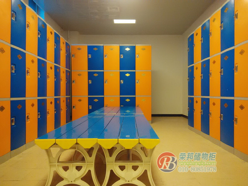 北京荣邦浴室澡堂更衣柜解决方案：三层黄加蓝更衣柜+机械锁